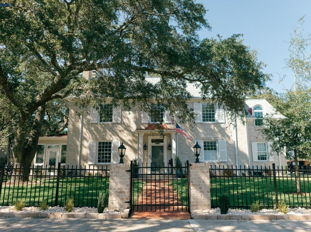 The Carriage House Inn Bed and Breakfast
