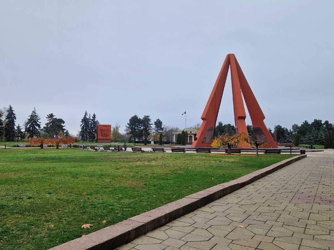 Victory Memorial and Eternal Flame-基希讷乌必去景点