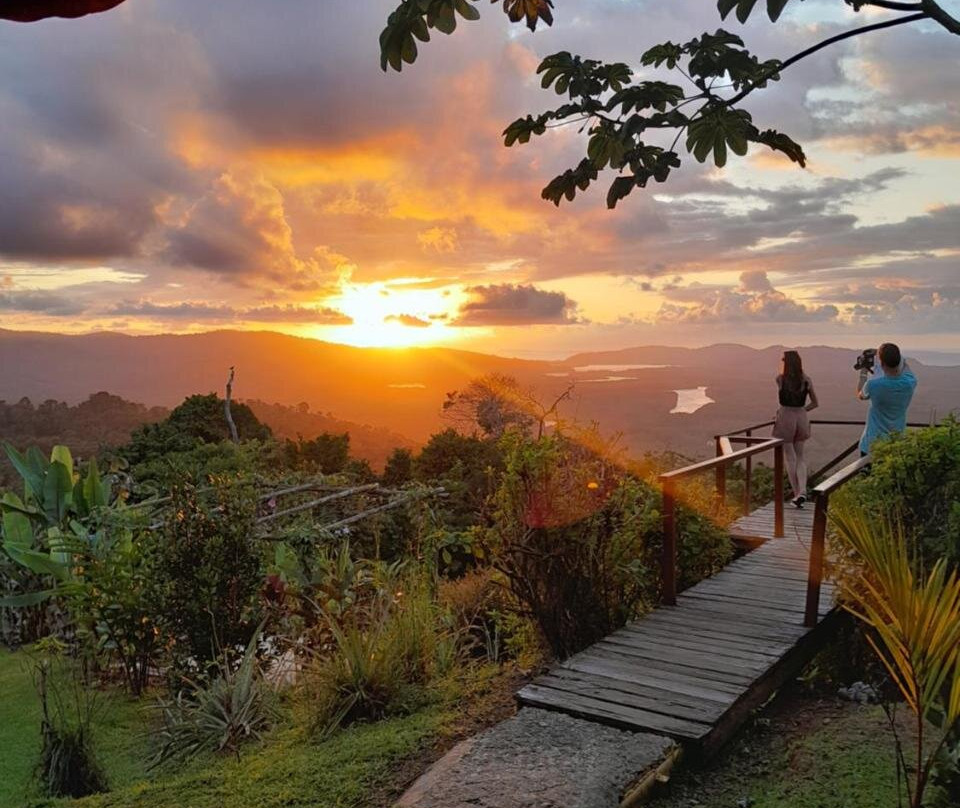 Charcos酒店住宿-Finca La Puesta del Sol Miramar De Sierpe Hotel