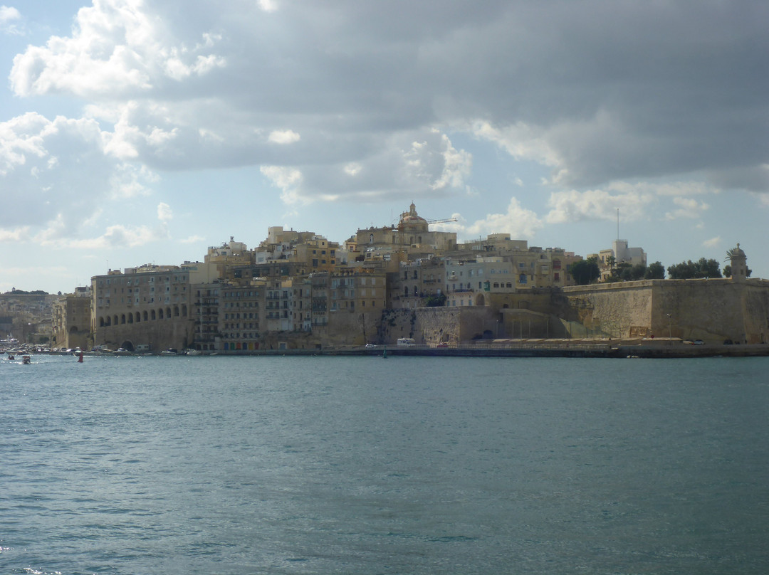 Valletta Ferry Services-斯利马必去景点