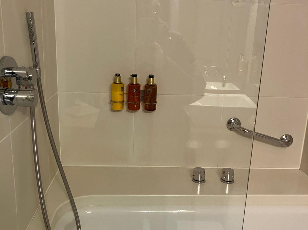 圆顶温泉酒店主图