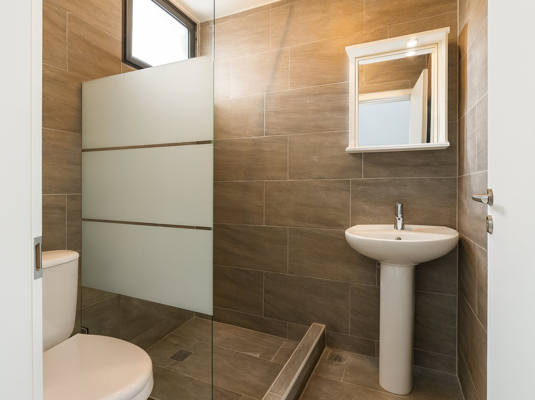 Lalloudes Seaside Accommodation主图