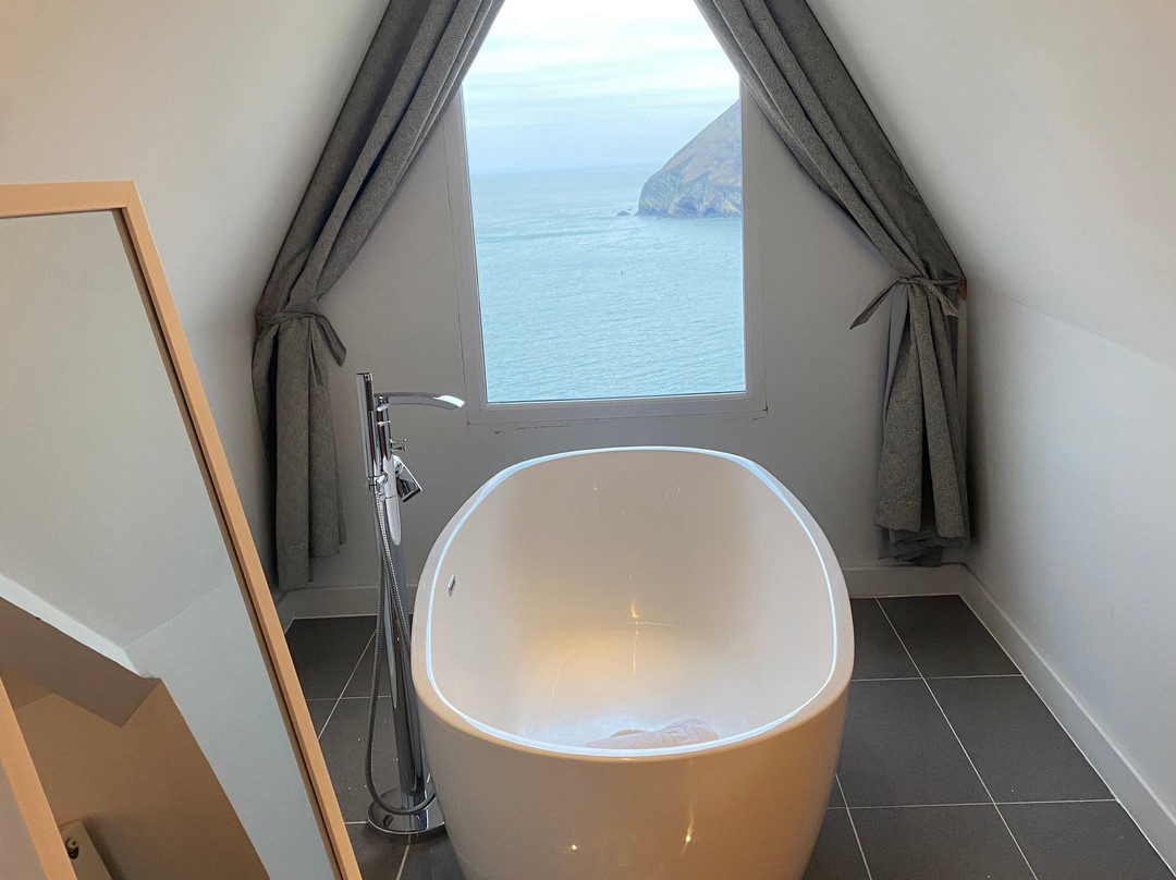 The Sandy Cove Hotel主图