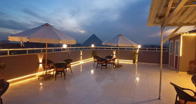 Phoenix Pyramids View Inn
