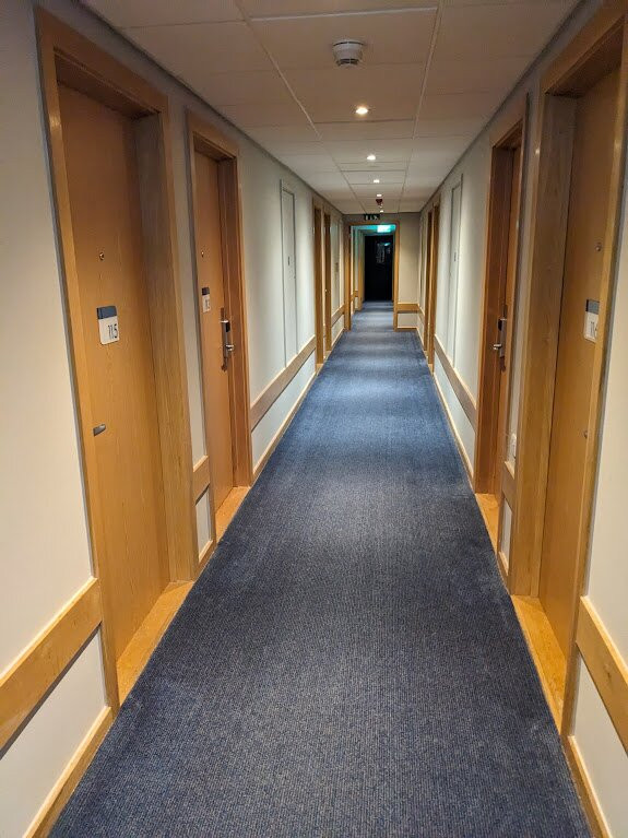 史塔佛德市中心旅游旅馆主图