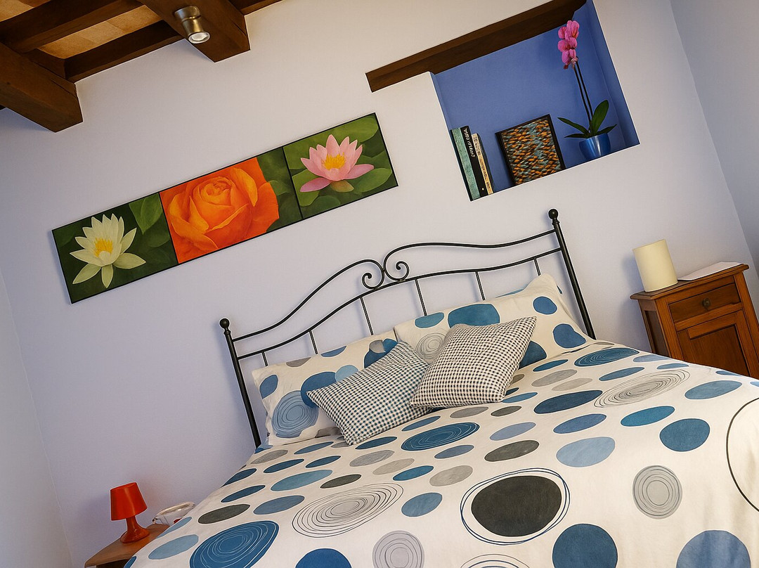 带游泳池的向日葵之家主图