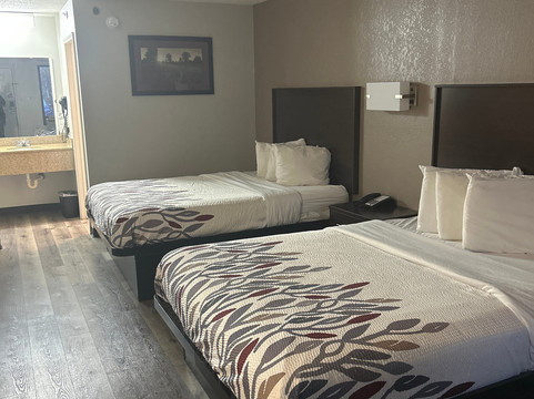 Red Roof Inn & Suites Rome主图