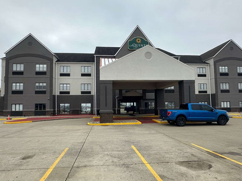 南本德拉昆塔温德姆套房酒店主图