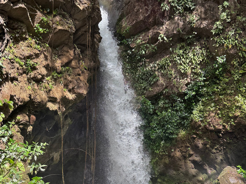 Oropendola Warterfall-瓜纳卡斯特自然保护区必去景点