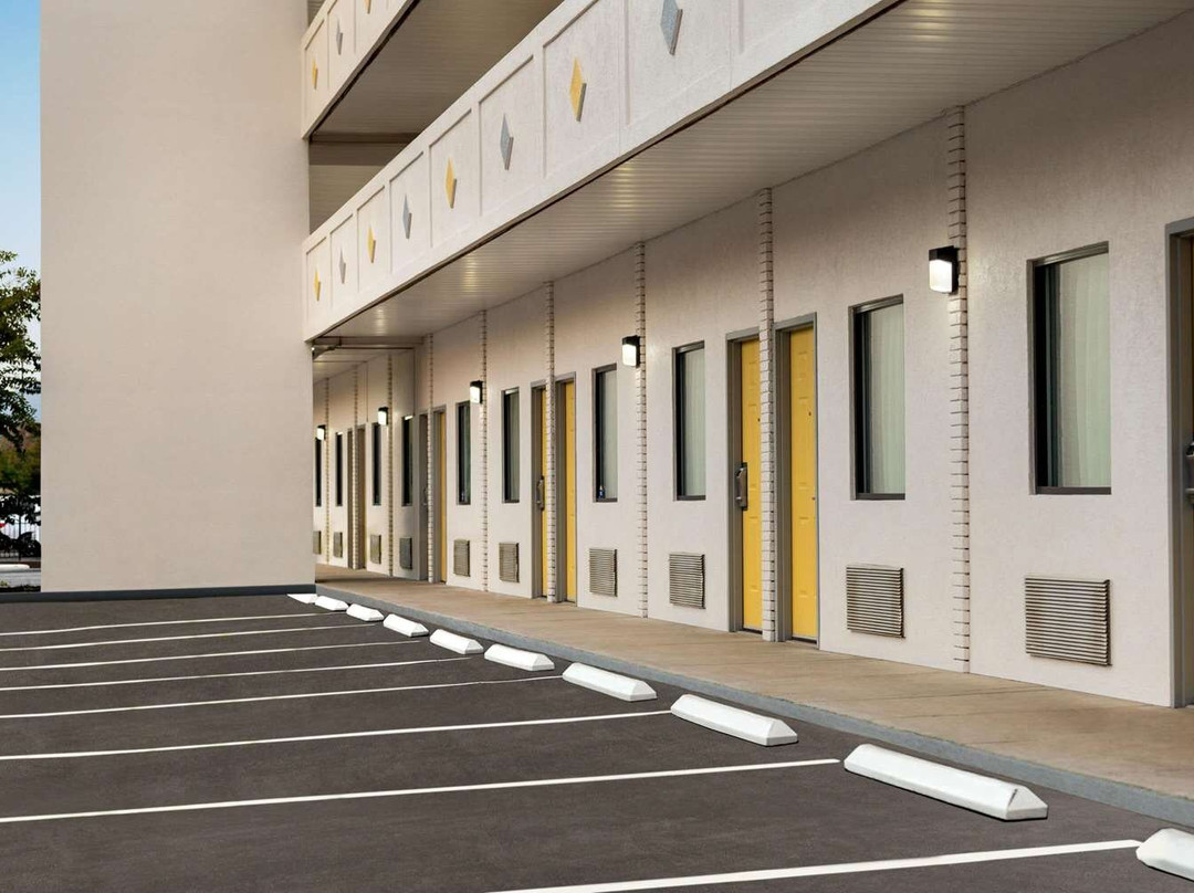 查塔努加市中心温德姆戴斯酒店旗下-博酒店