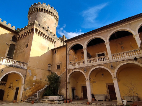 Castello Ducale Orsini-菲亚诺罗马诺必去景点