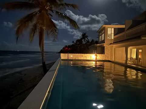 布拉沃海滩酒店主图