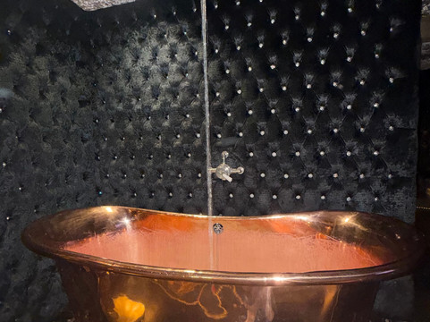 拱北疯狂的熊酒店主图