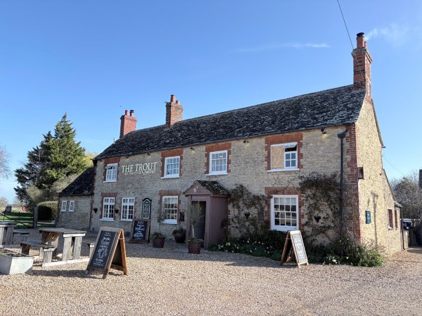 鳟鱼塔德波尔桥酒店-官方