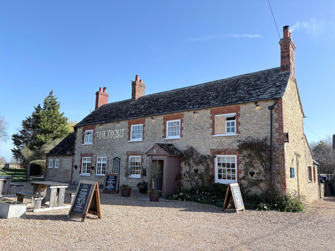 鳟鱼塔德波尔桥酒店主图