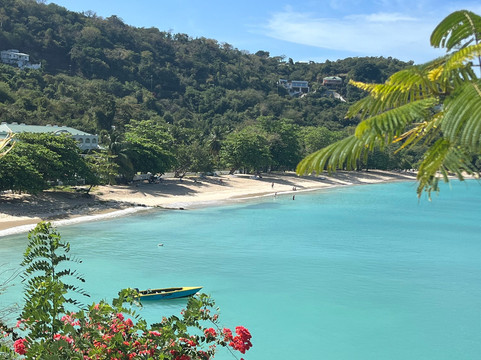 卡里纳格海滩度假酒店主图