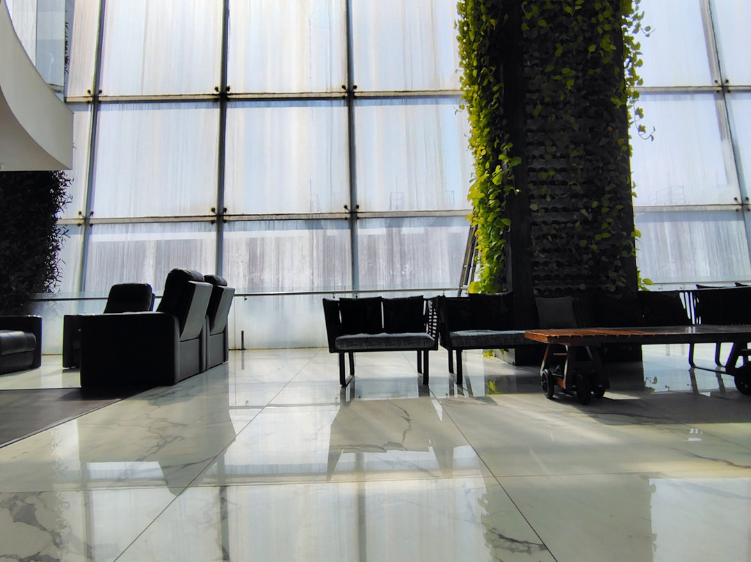 Regenta Central Hotel & Convention Centre主图