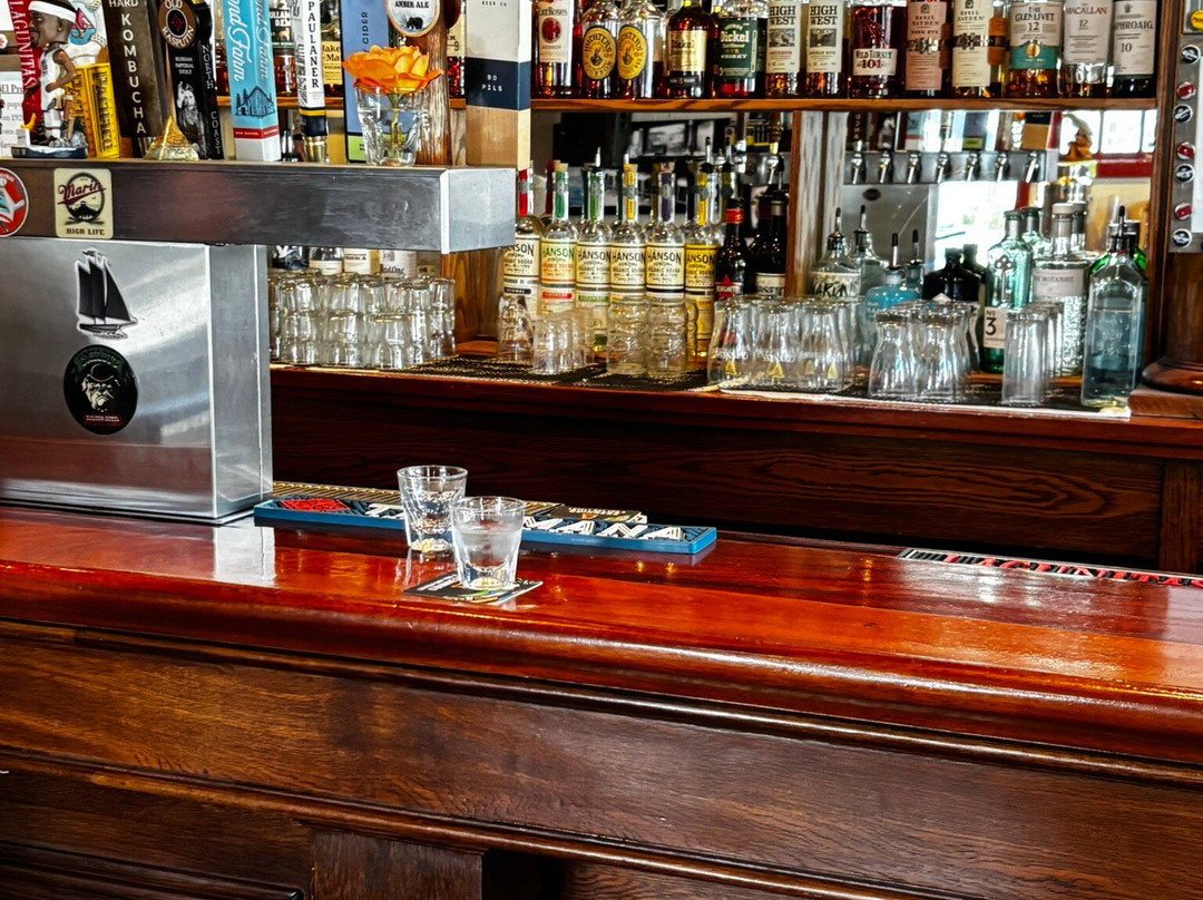 Smiley's Schooner Saloon-Bolinas必去景点