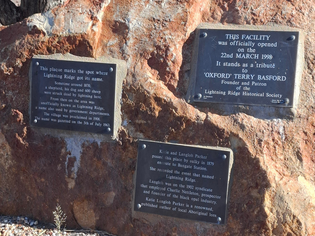 Outback Opal Tours-Lightning Ridge必去景点