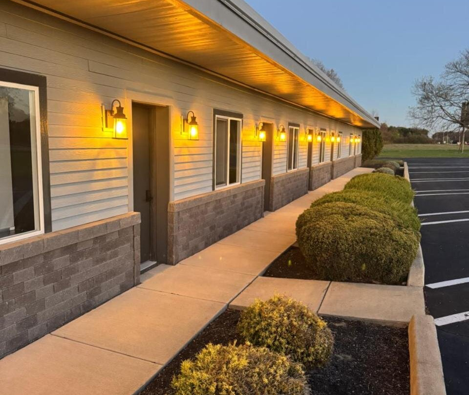 The Sandusky Melrose - Next to the Cedar Point Sports Center and Sports Force! Recently Renovated!