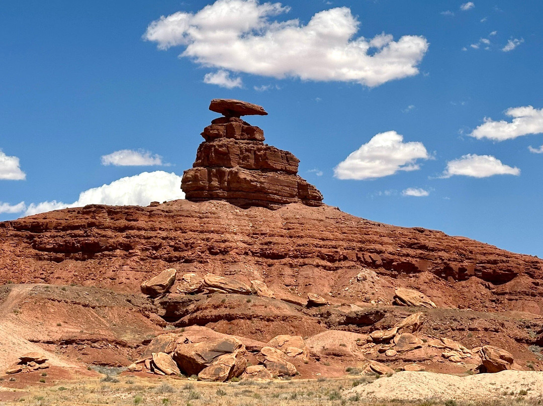 Mexican Hat Rock Formation-梅西肯哈特必去景点
