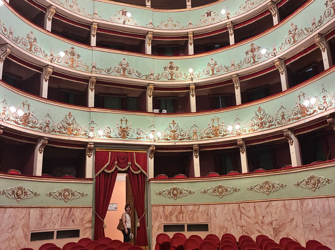 Teatro Serpente Aureo-Offida必去景点