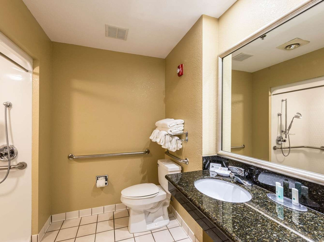 Saluda酒店住宿-Quality Inn & Suites Hendersonville - Flat Rock