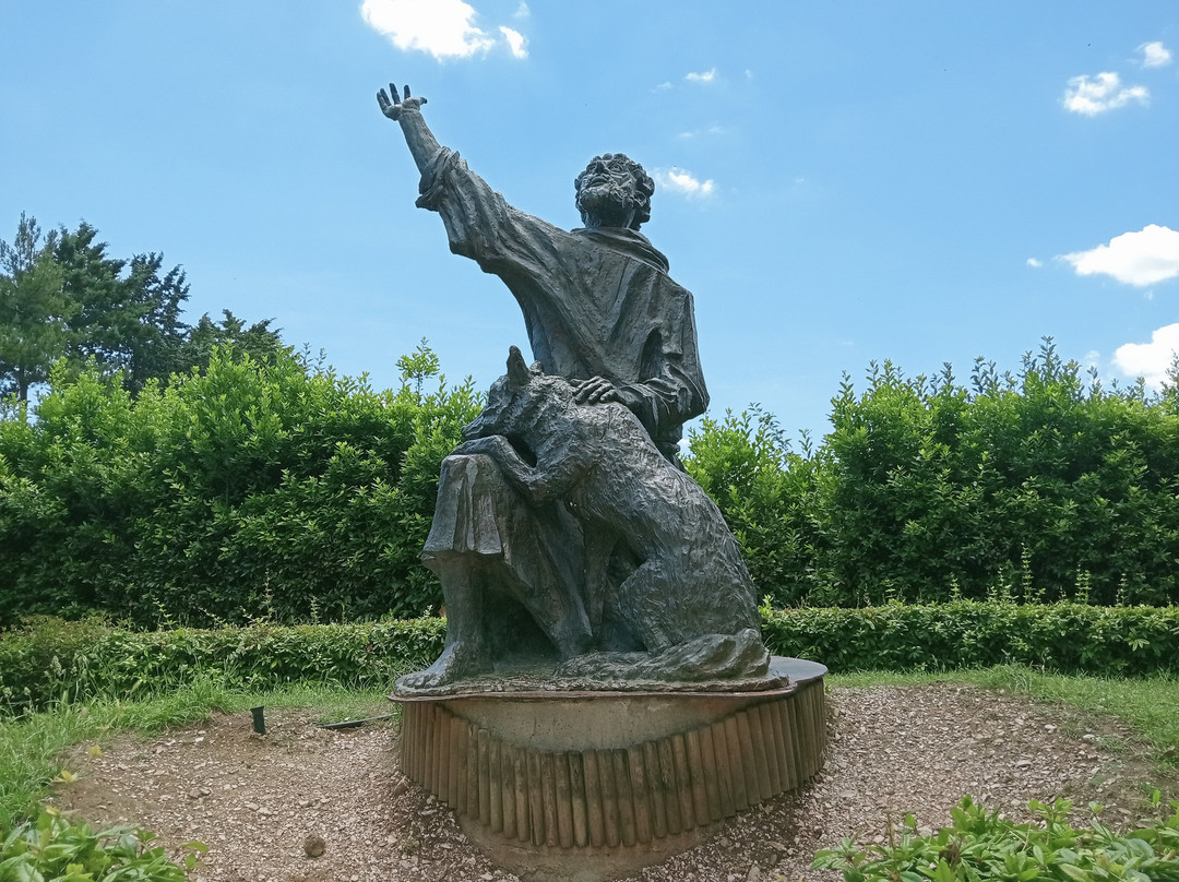 Monumento a San Francesco e il Lupo-古比奥必去景点