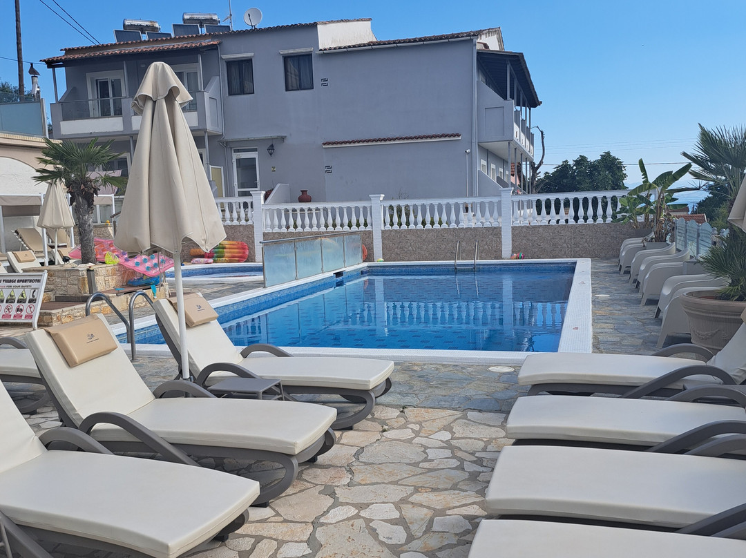 Loulass Village Aparthotel主图