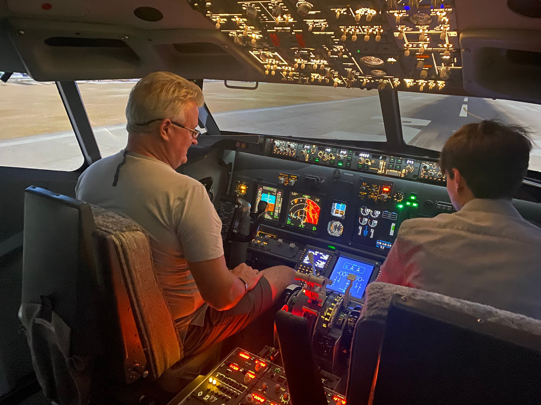 Simair737 Flight Simulators-切尔滕纳姆必去景点