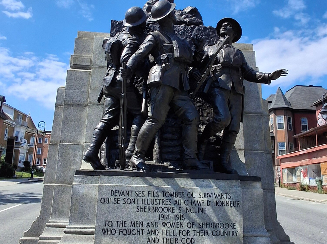 Monument aux braves (Cénotaphe) de Sherbrooke-舍布鲁克必去景点