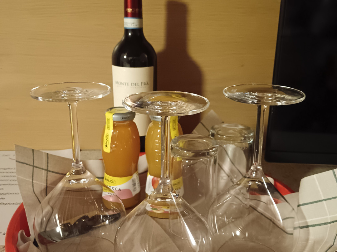 凯若斯加尔达酒店主图