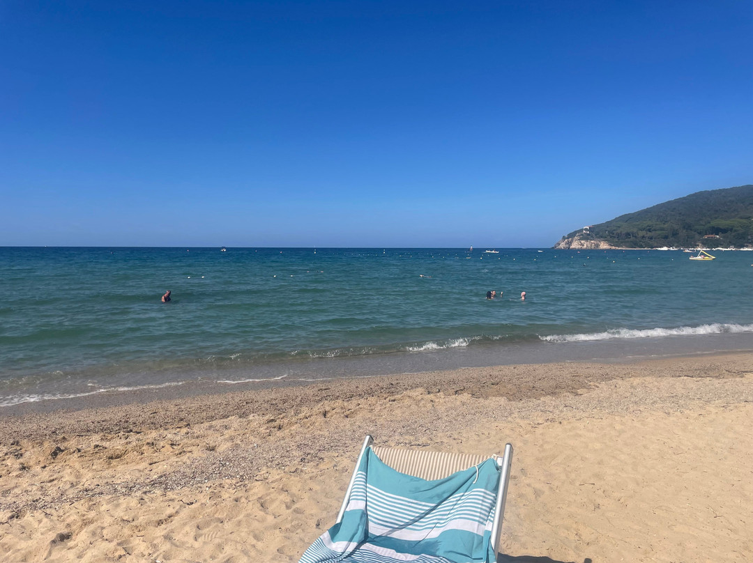 Stabilimento Balneare Il Delfino-Procchio必去景点
