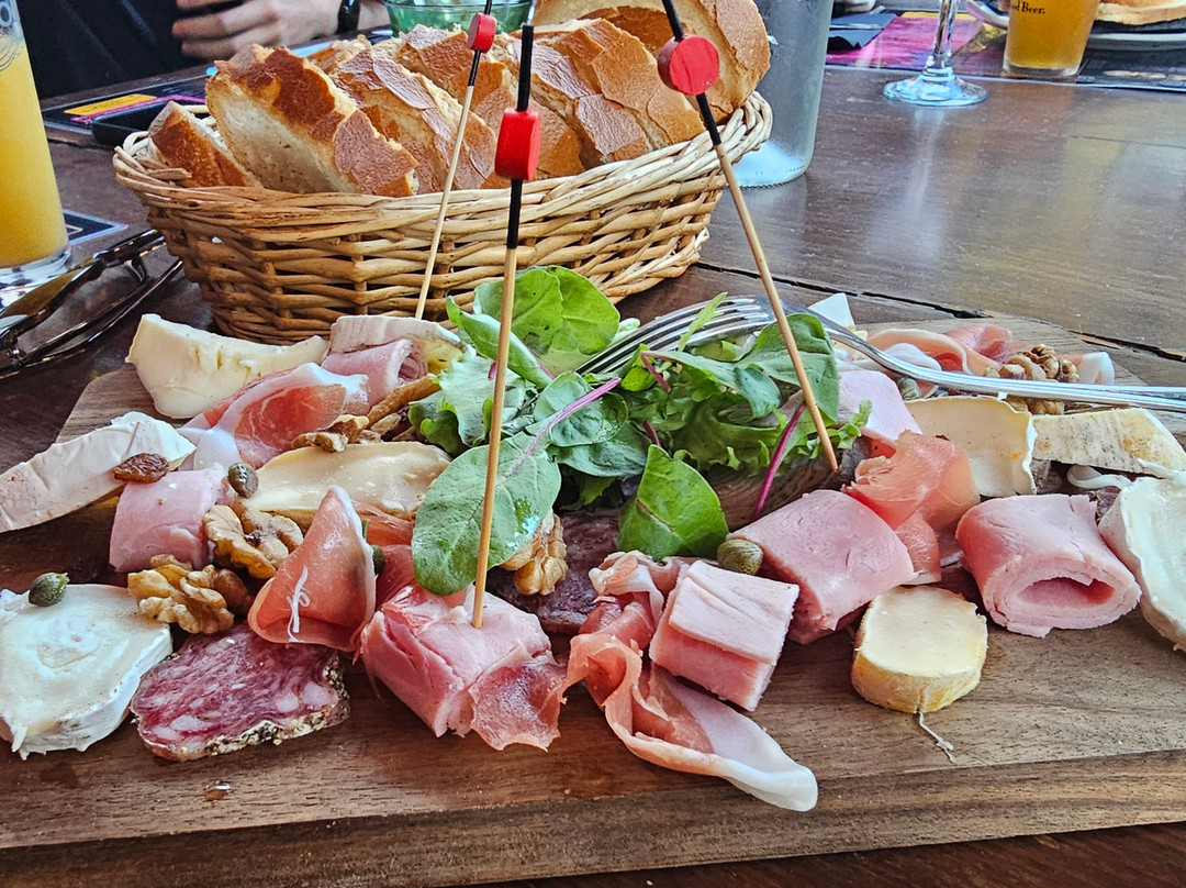 Hotel-Restaurant Les Bruyères主图