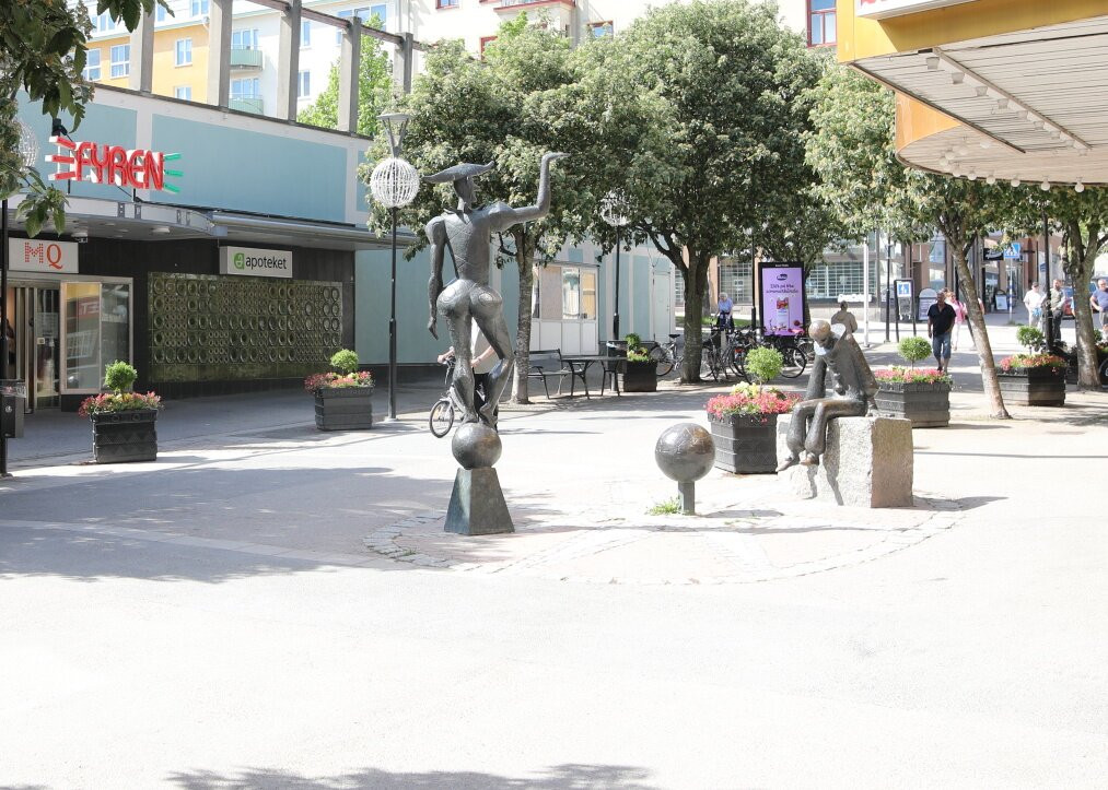 Statue Harlekin och Pierrot (Statue de Arlequin et Pierrot)-Hudiksvall必去景点