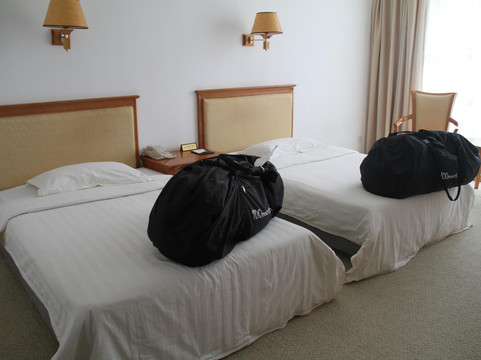 阿拉善左旗酒店住宿-月亮湖沙漠度假酒店