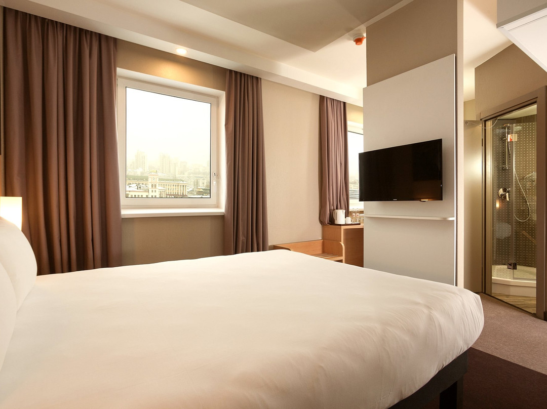 基辅火车站宜必思酒店主图