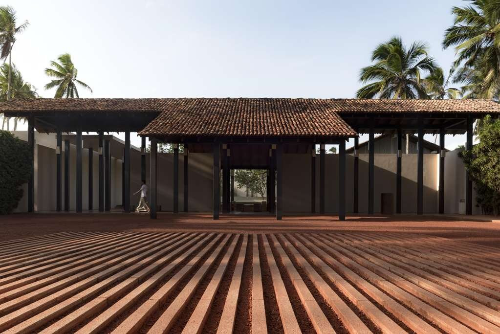 阿曼湾勒酒店主图