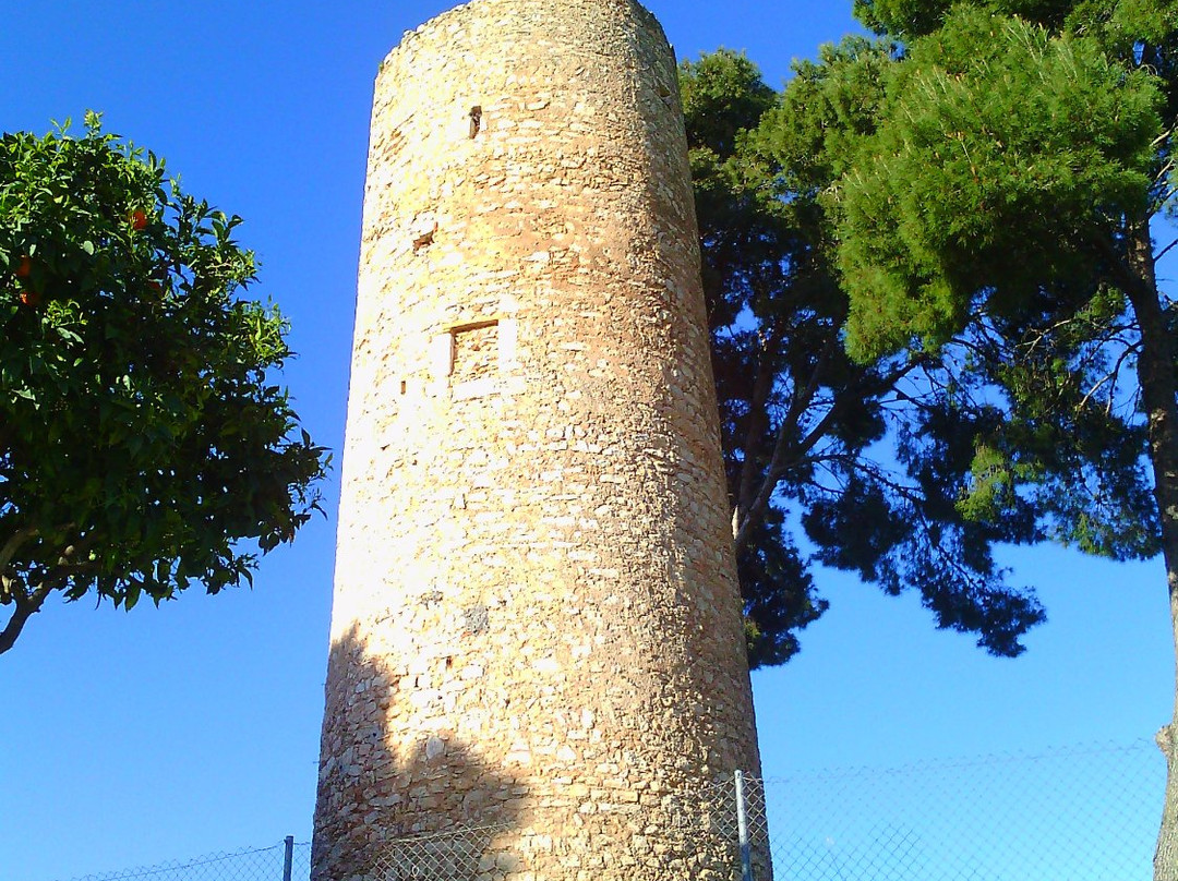 Torre d'Enveja-比利亚努埃瓦－赫尔特鲁必去景点