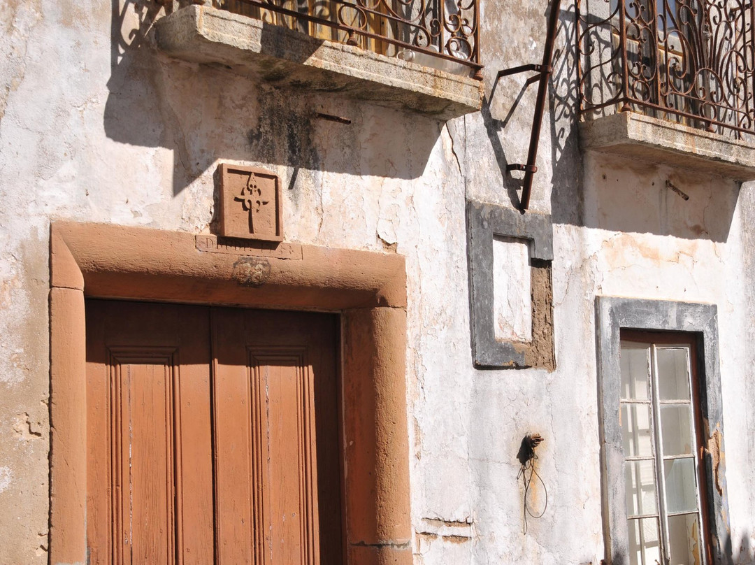 Casa e Portal da Colegiada-Santiago do Cacem必去景点