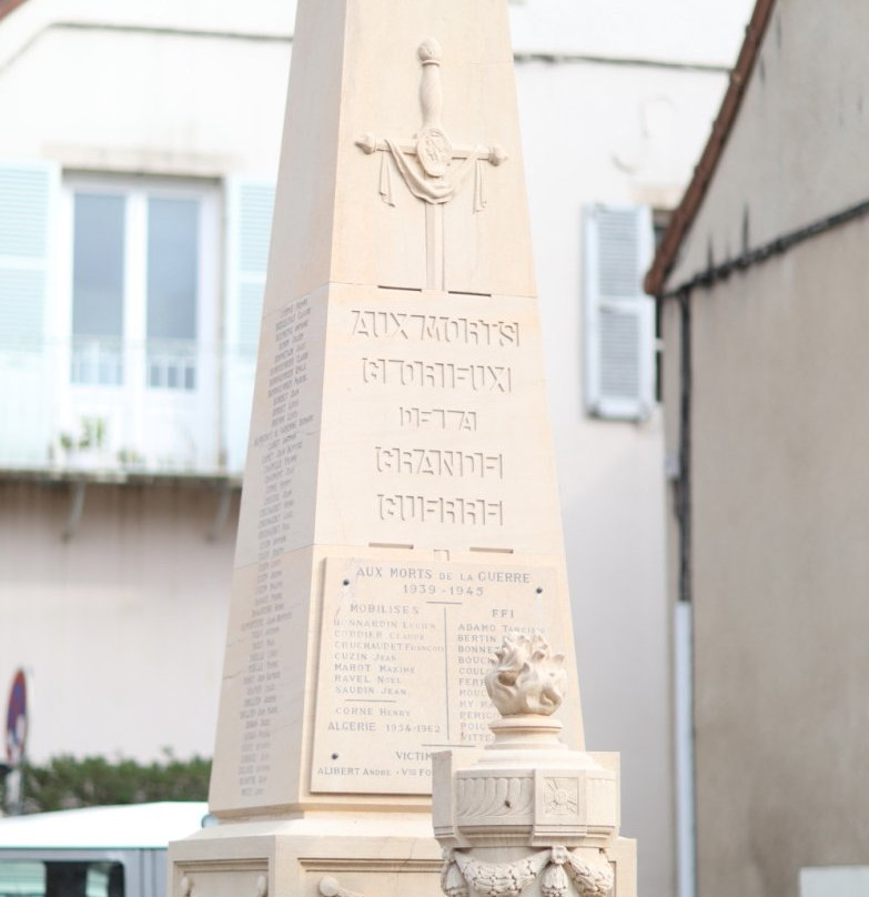 Monument Aux Morts De Buxy景点图片