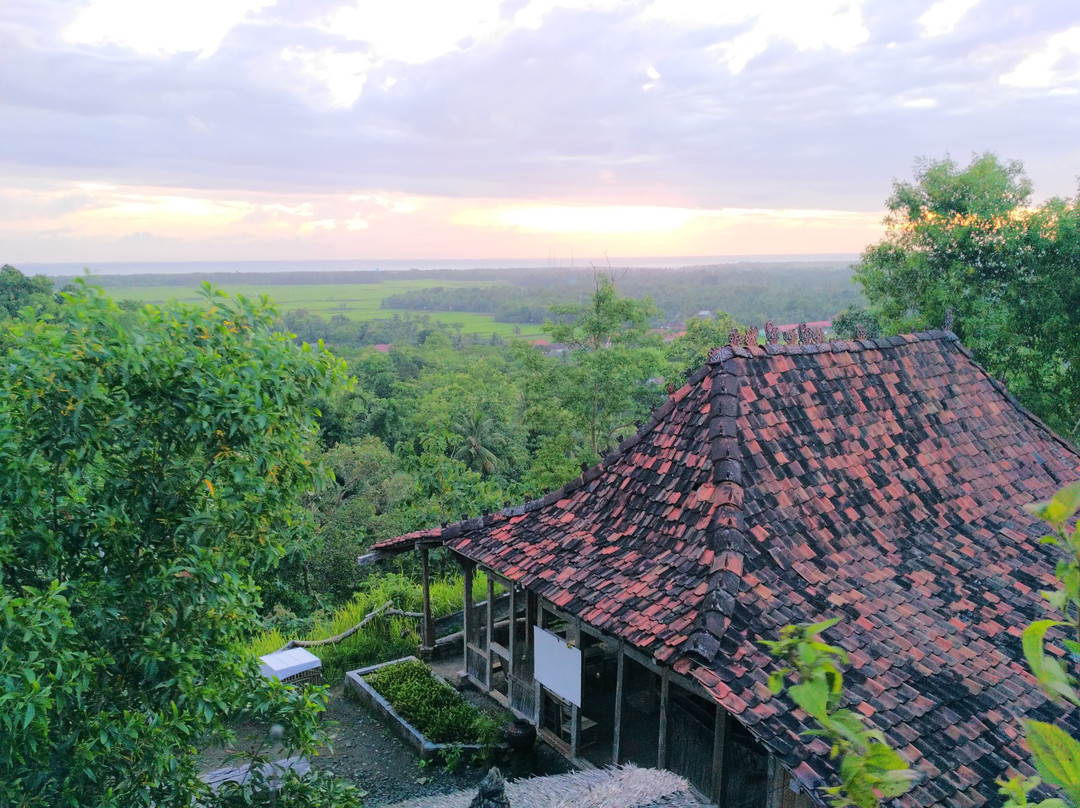 Parangtritis旅游景点-Watu Lumbung Hill