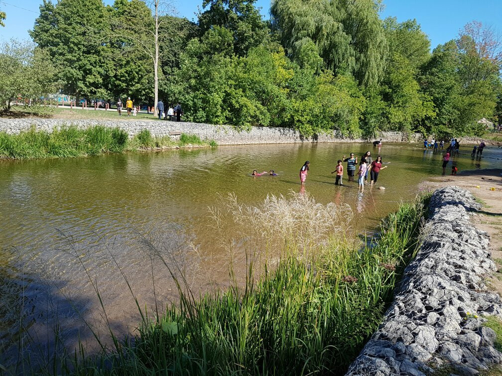布兰普敦旅游景点-Eldorado Parkj
