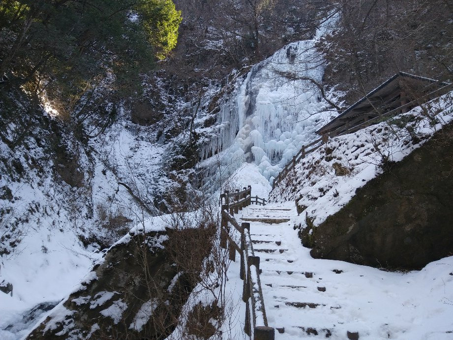东温市旅游景点-Shirainotaki Falls