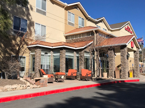 费拉格尔斯塔夫希尔顿花园旅馆主图