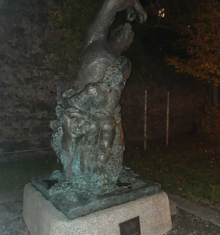 Die Bronzeskulpturen - Dionysos / Bacchus Im Ortsteil Fessenbach-奥芬堡必去景点