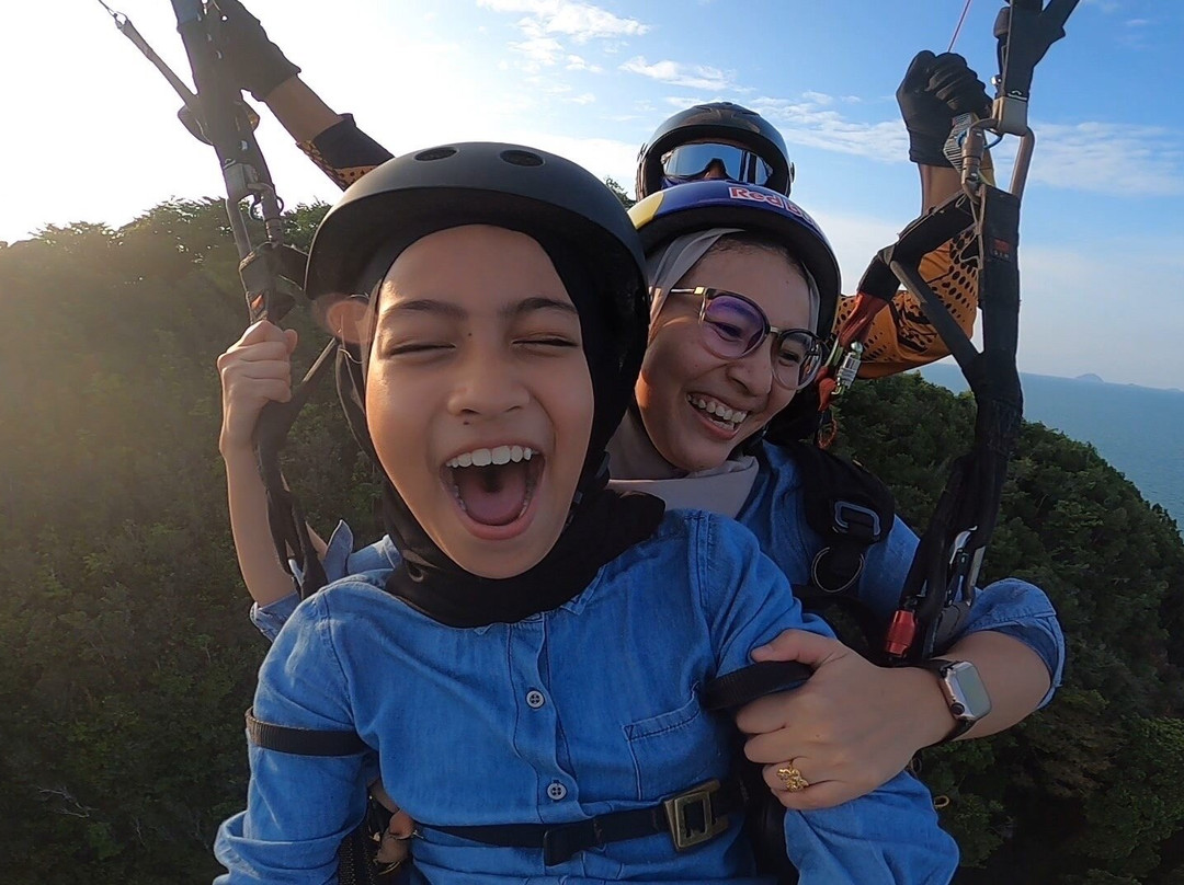 3A ADVENTURES PARAGLIDING景点图片