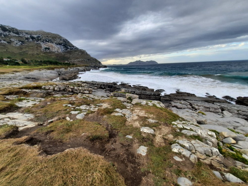 Cabo Cebollero O Ballena De Sonabia-Castro Urdiales必去景点