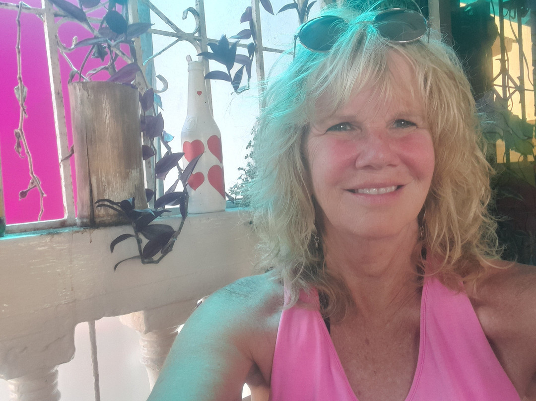 Chescos Hotel & Hostel Restobar主图