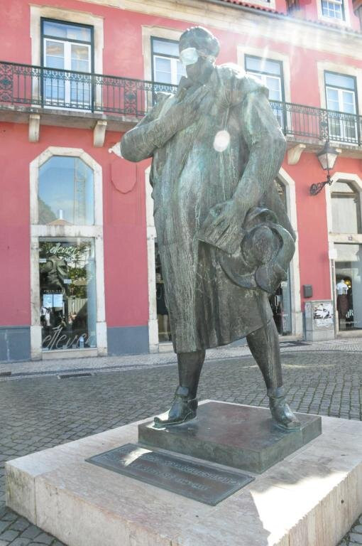Estatua Francisco Rodrigues Lobo-莱里亚必去景点